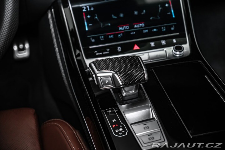 Audi S8 Exclusive masáže Pano HuD 2025
