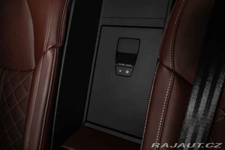 Audi S8 Exclusive masáže Pano HuD 2025
