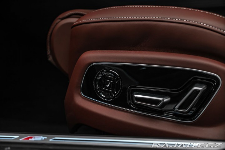 Audi S8 Exclusive masáže Pano HuD 2025