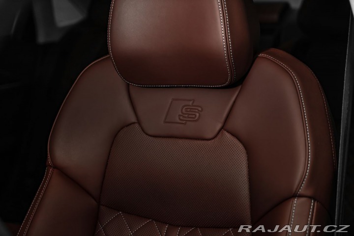Audi S8 Exclusive masáže Pano HuD 2025