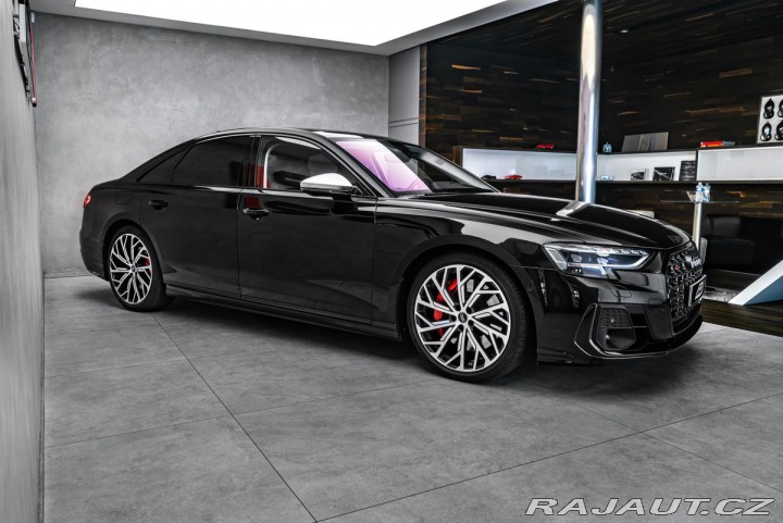 Audi S8 Exclusive masáže Pano HuD 2025