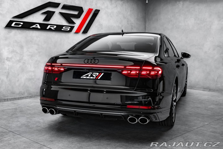 Audi S8 Exclusive masáže Pano HuD 2025