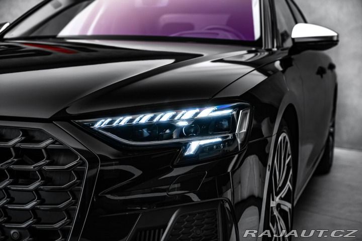 Audi S8 Exclusive masáže Pano HuD 2025