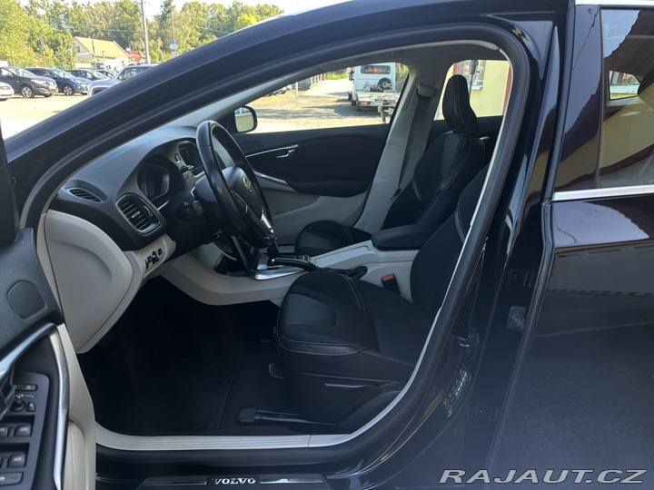 Volvo V40 2.0D 110kW/Automat/Výhřev 2013