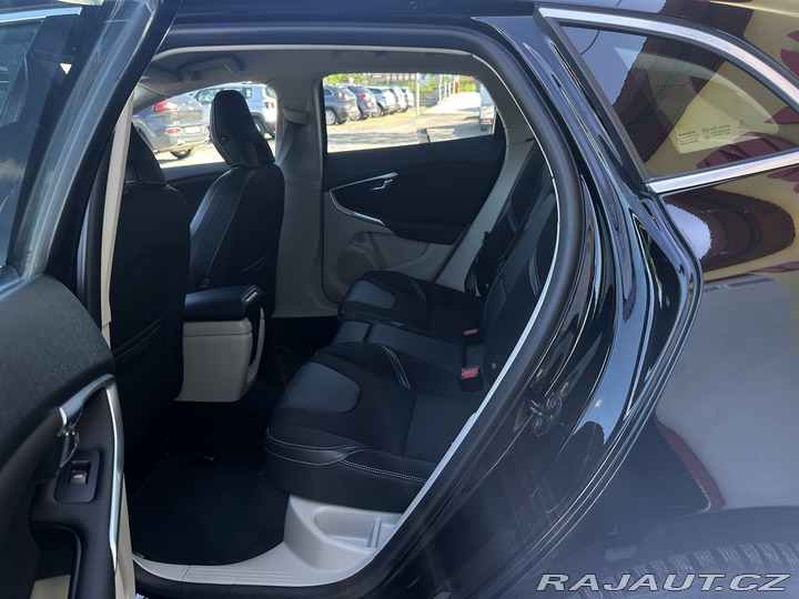Volvo V40 2.0D 110kW/Automat/Výhřev 2013