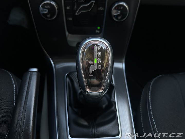 Volvo V40 2.0D 110kW/Automat/Výhřev 2013