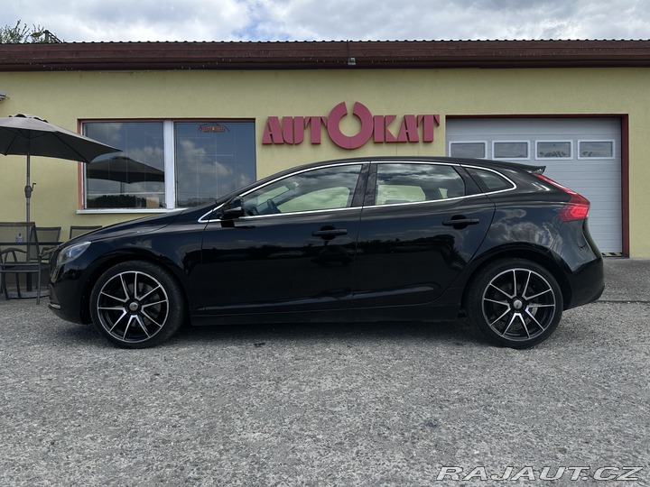 Volvo V40 2.0D 110kW/Automat/Výhřev 2013