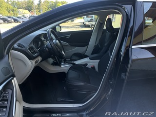 Volvo V40 2.0D 110kW/Automat/Výhřev 2013