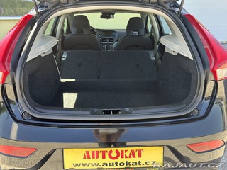 Volvo V40 2.0D 110kW/Automat/Výhřev 2013