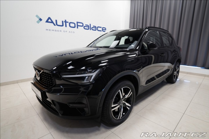 Volvo XC40 2,0 B4 NAVI KAMERA VÝHŘEV 2022