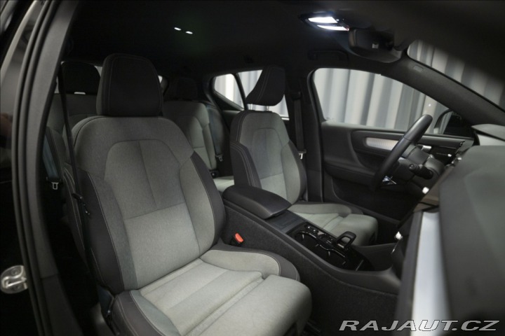 Volvo XC40 2,0 B4 NAVI KAMERA VÝHŘEV 2022