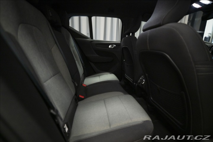 Volvo XC40 2,0 B4 NAVI KAMERA VÝHŘEV 2022