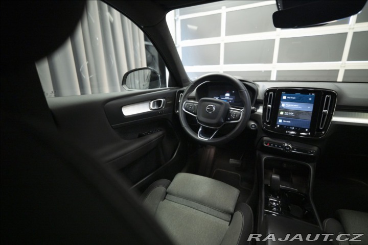 Volvo XC40 2,0 B4 NAVI KAMERA VÝHŘEV 2022