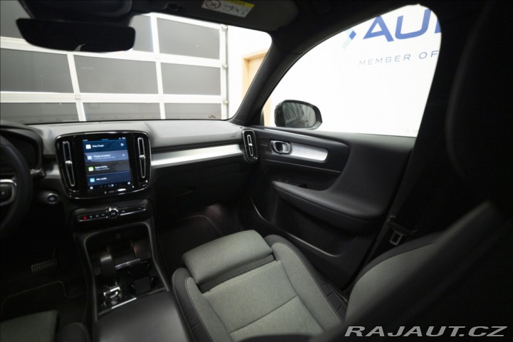 Volvo XC40 2,0 B4 NAVI KAMERA VÝHŘEV 2022