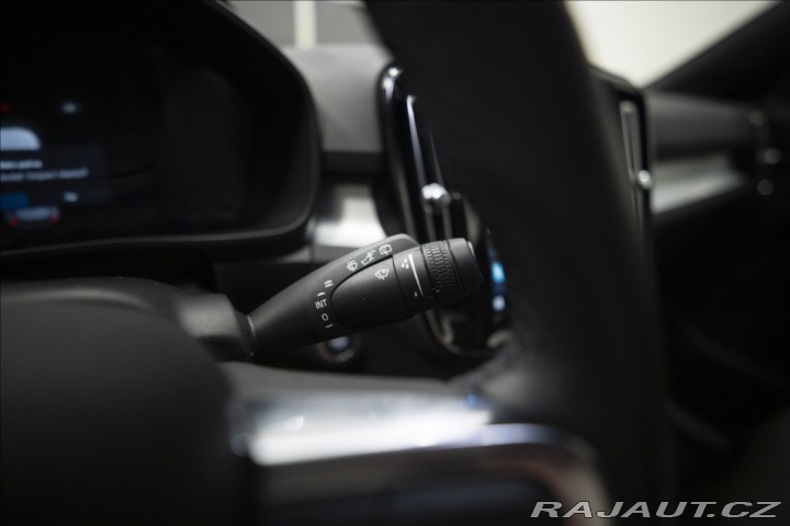 Volvo XC40 2,0 B4 NAVI KAMERA VÝHŘEV 2022