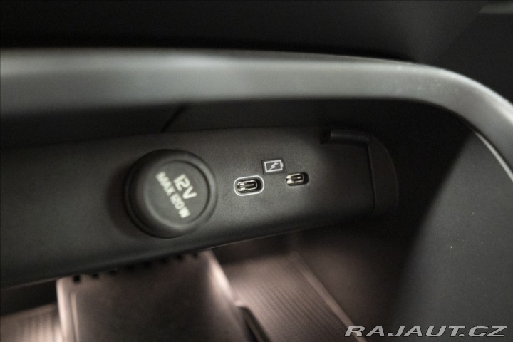 Volvo XC40 2,0 B4 NAVI KAMERA VÝHŘEV 2022