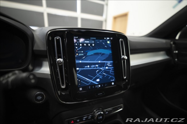 Volvo XC40 2,0 B4 NAVI KAMERA VÝHŘEV 2022
