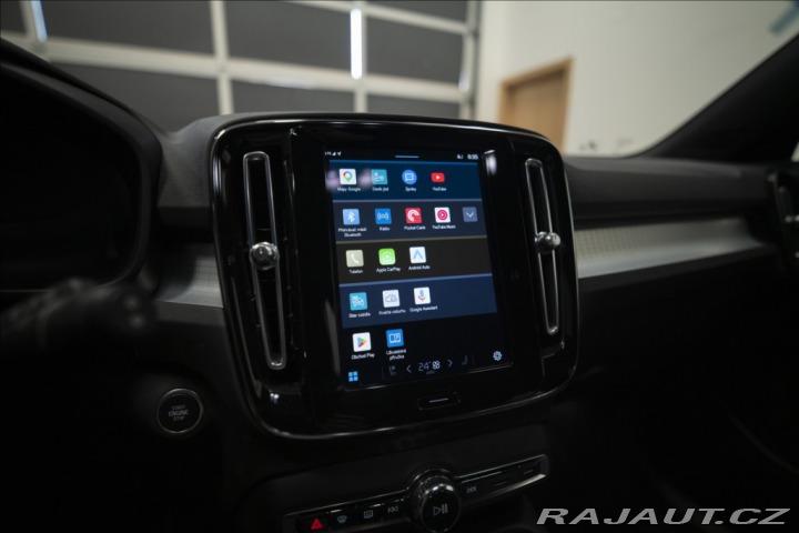 Volvo XC40 2,0 B4 NAVI KAMERA VÝHŘEV 2022