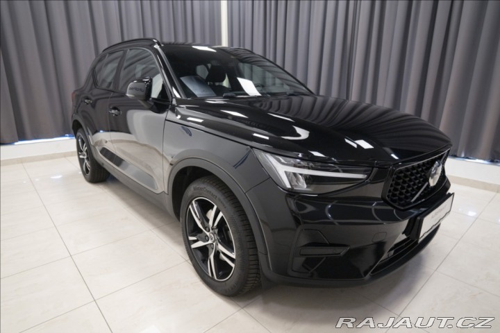 Volvo XC40 2,0 B4 NAVI KAMERA VÝHŘEV 2022