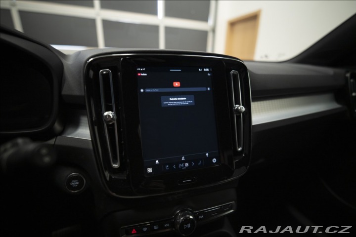 Volvo XC40 2,0 B4 NAVI KAMERA VÝHŘEV 2022