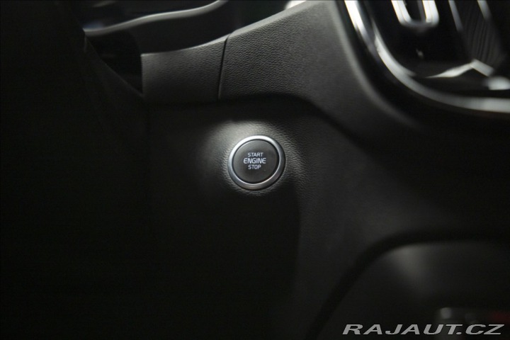 Volvo XC40 2,0 B4 NAVI KAMERA VÝHŘEV 2022