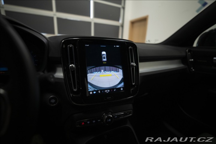 Volvo XC40 2,0 B4 NAVI KAMERA VÝHŘEV 2022