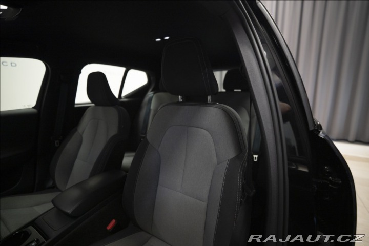 Volvo XC40 2,0 B4 NAVI KAMERA VÝHŘEV 2022