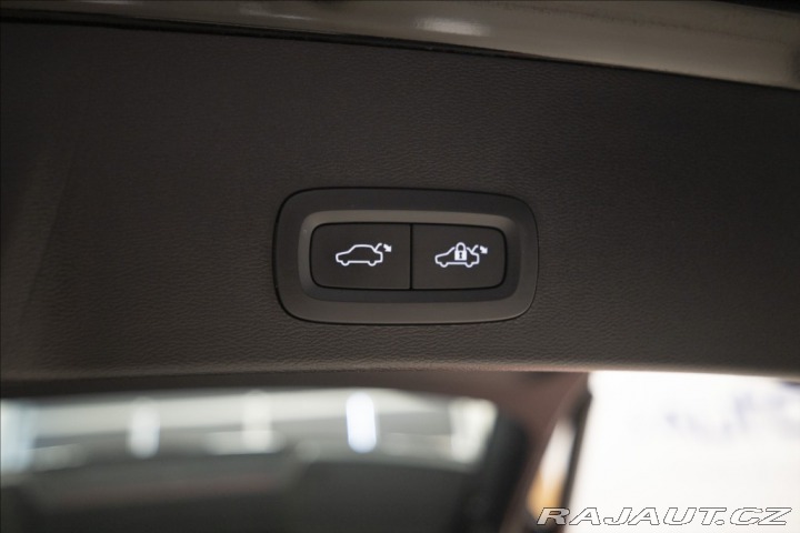 Volvo XC40 2,0 B4 NAVI KAMERA VÝHŘEV 2022