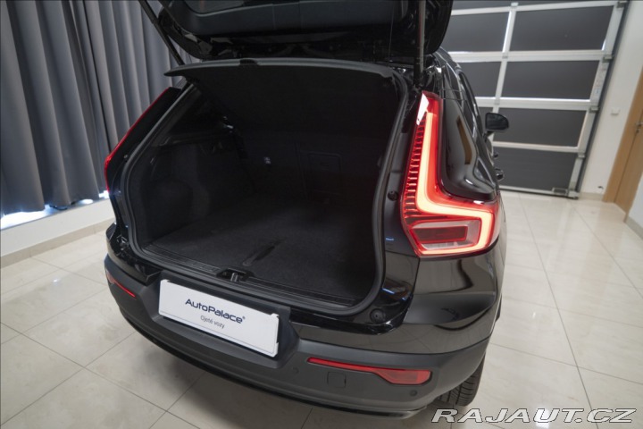 Volvo XC40 2,0 B4 NAVI KAMERA VÝHŘEV 2022