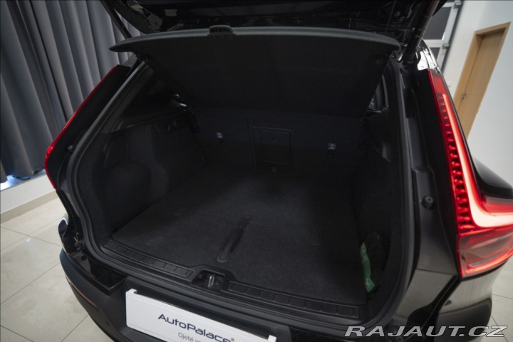 Volvo XC40 2,0 B4 NAVI KAMERA VÝHŘEV 2022