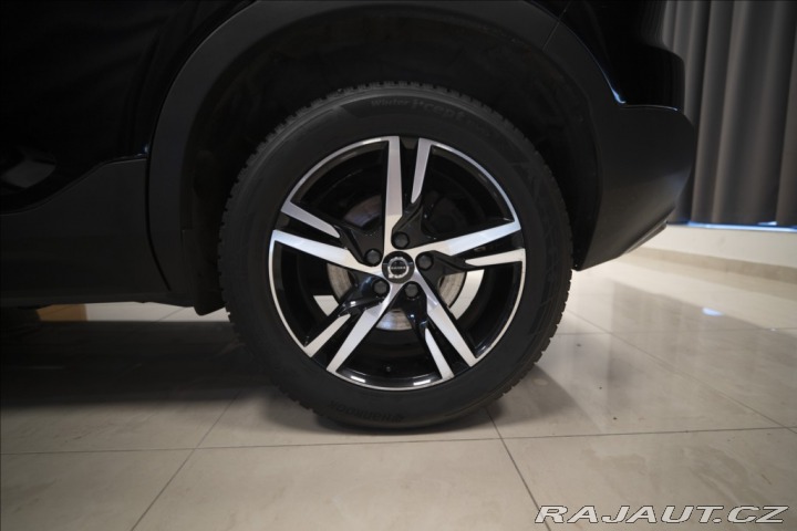 Volvo XC40 2,0 B4 NAVI KAMERA VÝHŘEV 2022