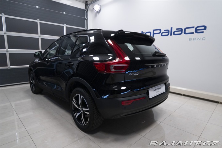 Volvo XC40 2,0 B4 NAVI KAMERA VÝHŘEV 2022