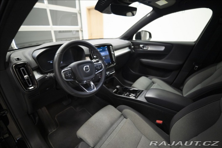 Volvo XC40 2,0 B4 NAVI KAMERA VÝHŘEV 2022