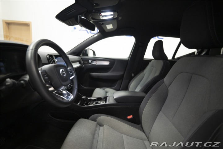 Volvo XC40 2,0 B4 NAVI KAMERA VÝHŘEV 2022
