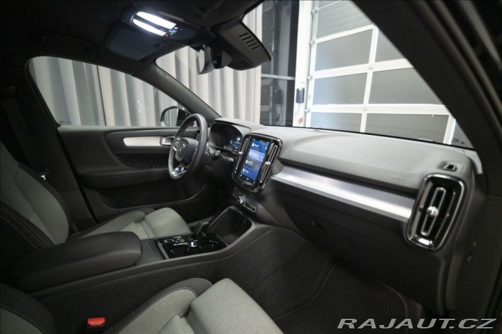 Volvo XC40 2,0 B4 NAVI KAMERA VÝHŘEV 2022