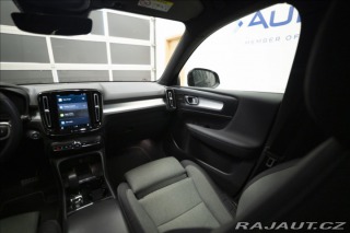Volvo XC40 2,0 B4 NAVI KAMERA VÝHŘEV 2022