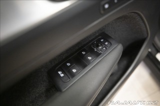 Volvo XC40 2,0 B4 NAVI KAMERA VÝHŘEV 2022