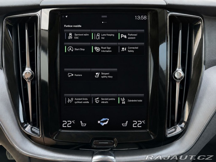 Volvo XC60 B4 AWD MOMENTUM, KAMERA, 2021