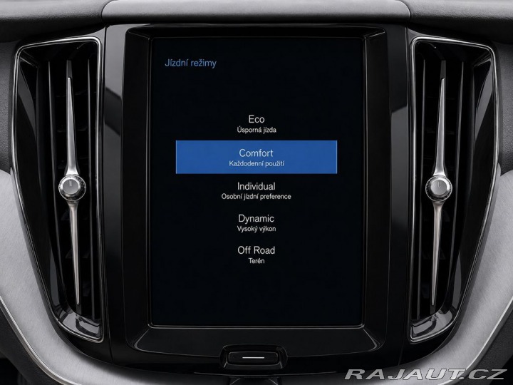 Volvo XC60 B4 AWD MOMENTUM, KAMERA, 2021