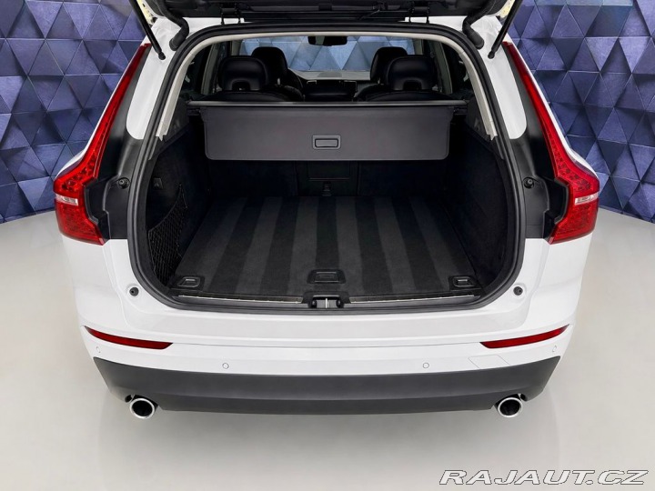 Volvo XC60 B4 AWD MOMENTUM, KAMERA, 2021