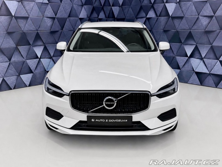 Volvo XC60 B4 AWD MOMENTUM, KAMERA, 2021