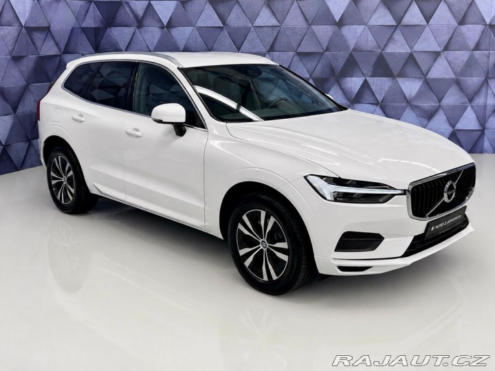 Volvo XC60 B4 AWD MOMENTUM, KAMERA, 2021