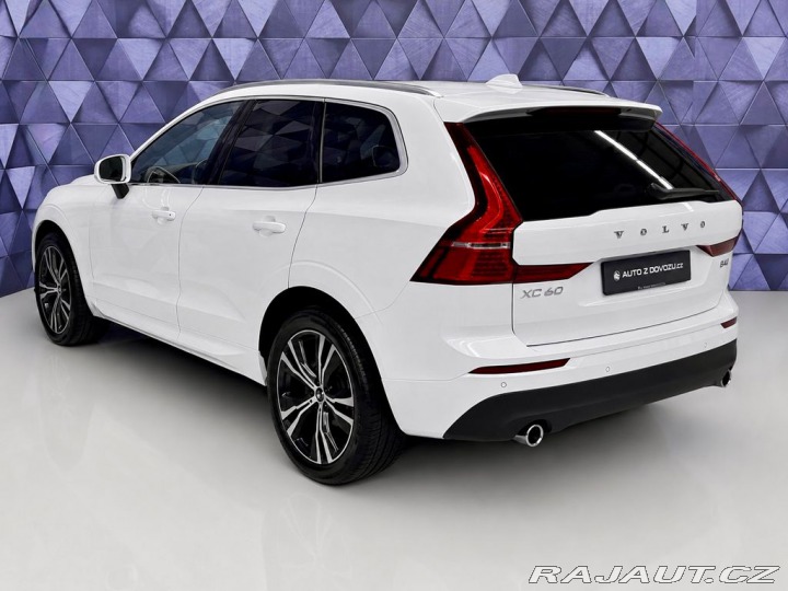 Volvo XC60 B4 AWD MOMENTUM, KAMERA, 2021