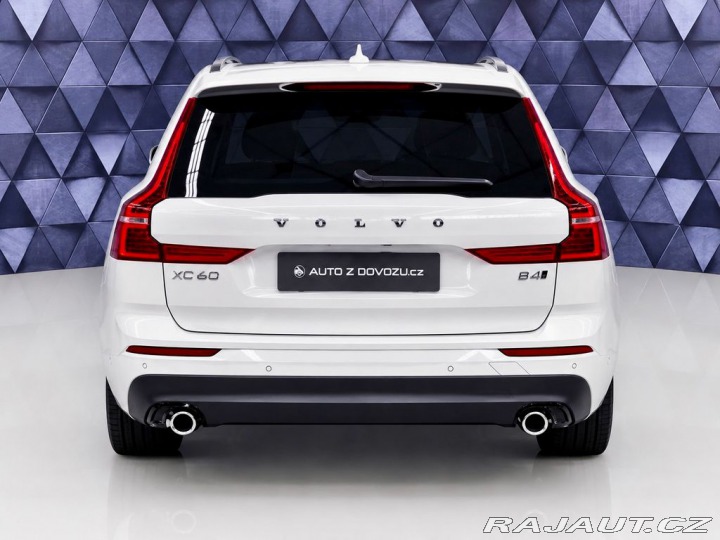 Volvo XC60 B4 AWD MOMENTUM, KAMERA, 2021
