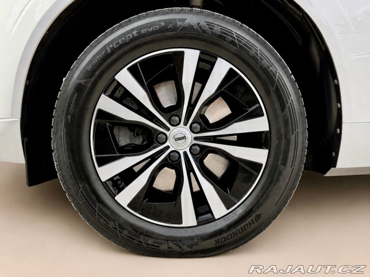 Volvo XC60 B4 AWD MOMENTUM, KAMERA, 2021
