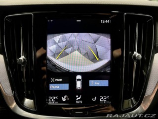 Volvo XC60 B4 AWD MOMENTUM, KAMERA, 2021