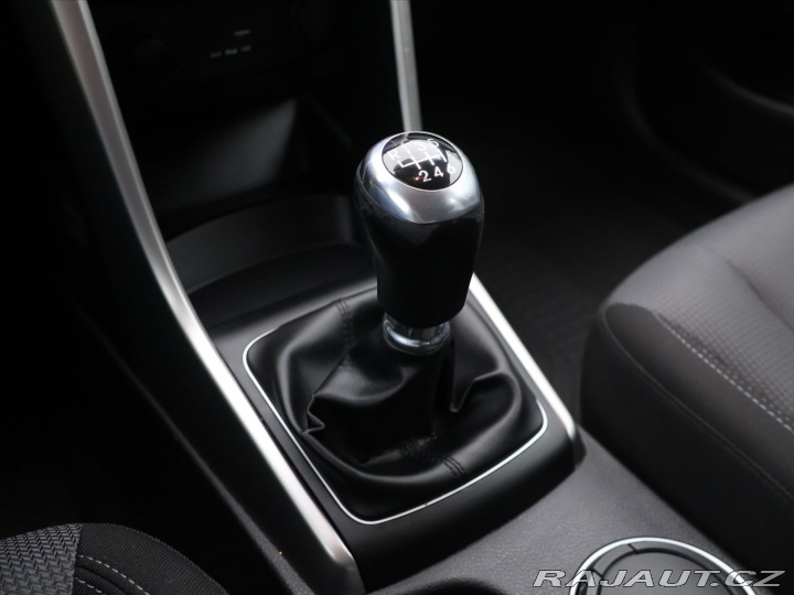Hyundai i30 1,6 GDI 99kW Trikolor Sty 2015