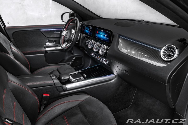 Mercedes-Benz GLA 200d AMG 4MATIC 2022
