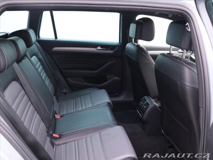 Volkswagen Passat 2.0 TDI DSG R-LINE Matrix 2022