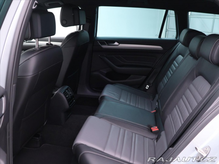 Volkswagen Passat 2.0 TDI DSG R-LINE Matrix 2022